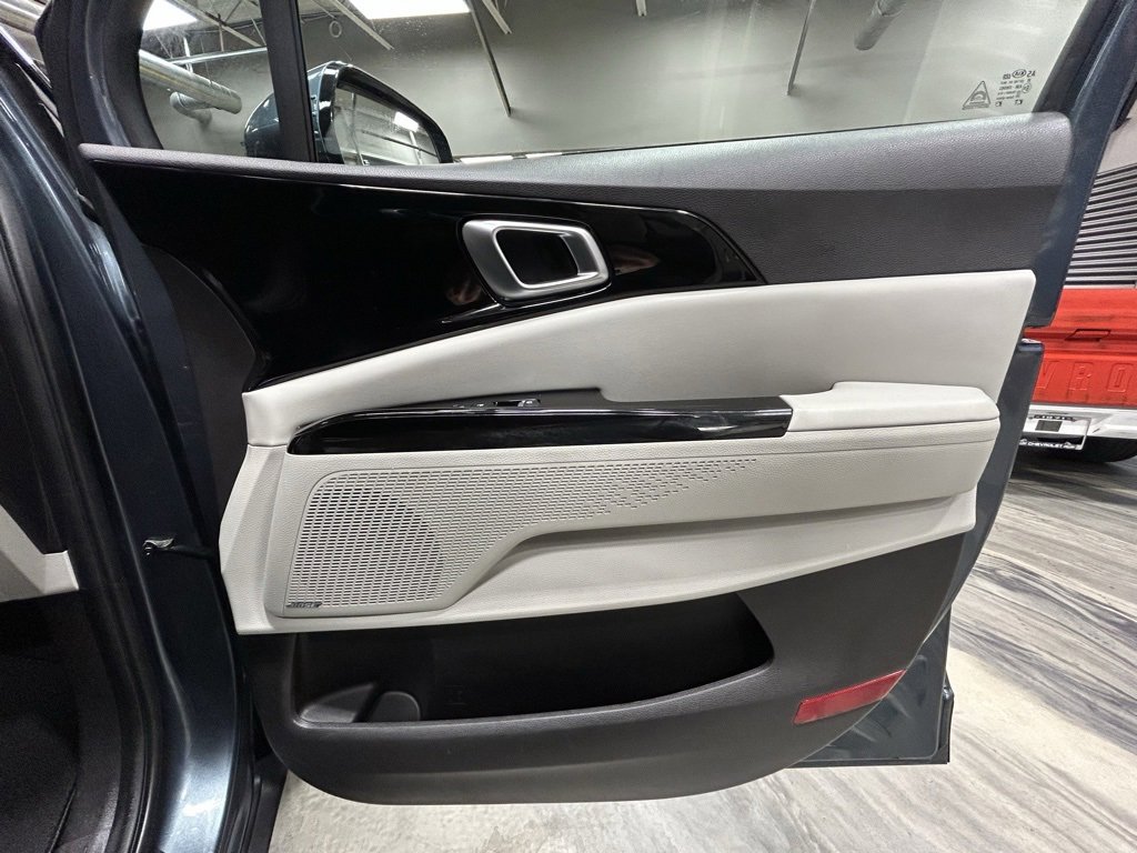 Used 2022 Kia Carnival SX Prestige image 38