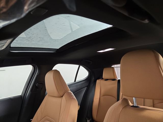 New 2025 Lexus UX 300h AWD image 32