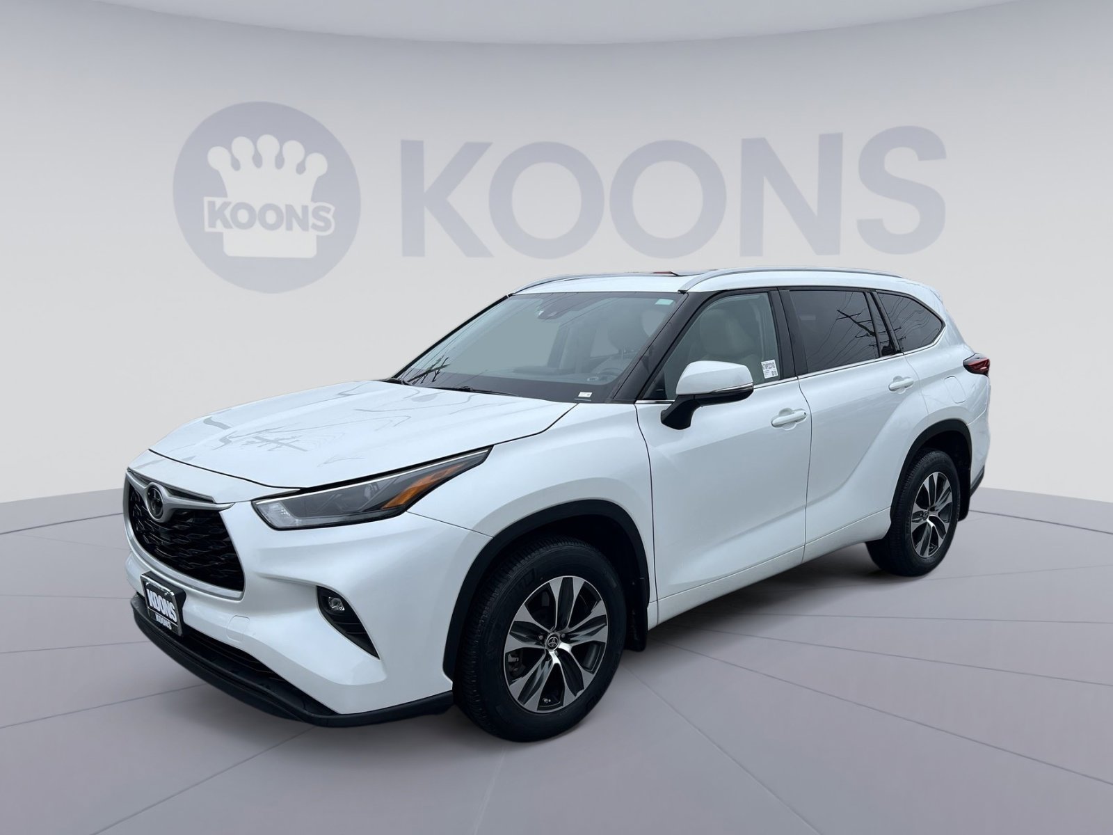 Used 2022 Toyota Highlander XLE image 1