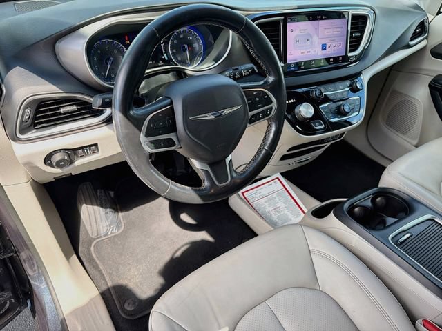 Used 2021 Chrysler Pacifica Touring-L FWD image 9