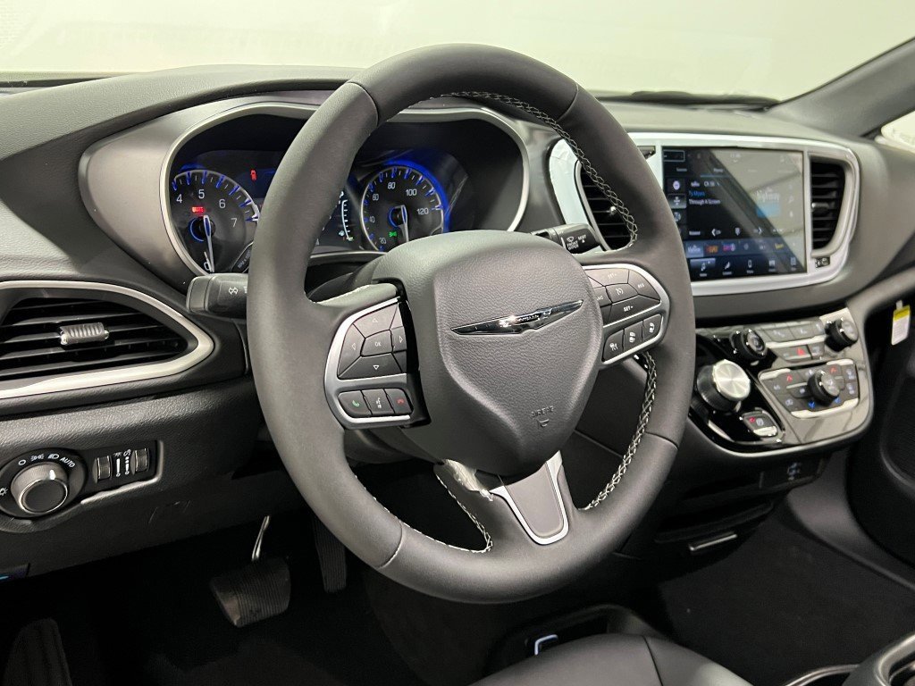 New 2026 Chrysler Voyager LX image 10