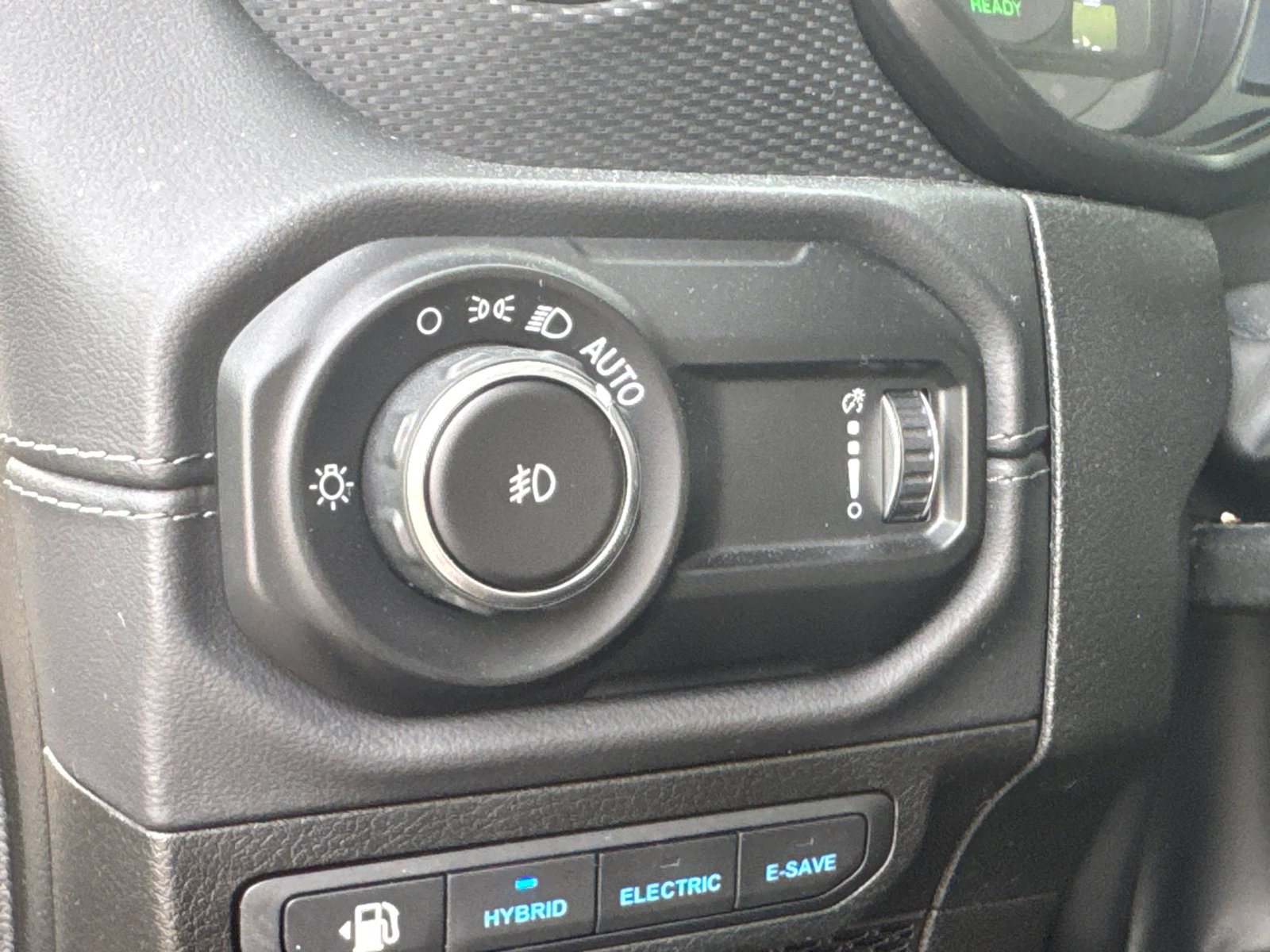 Used 2025 Jeep Wrangler Unlimited Rubicon 4xe image 33