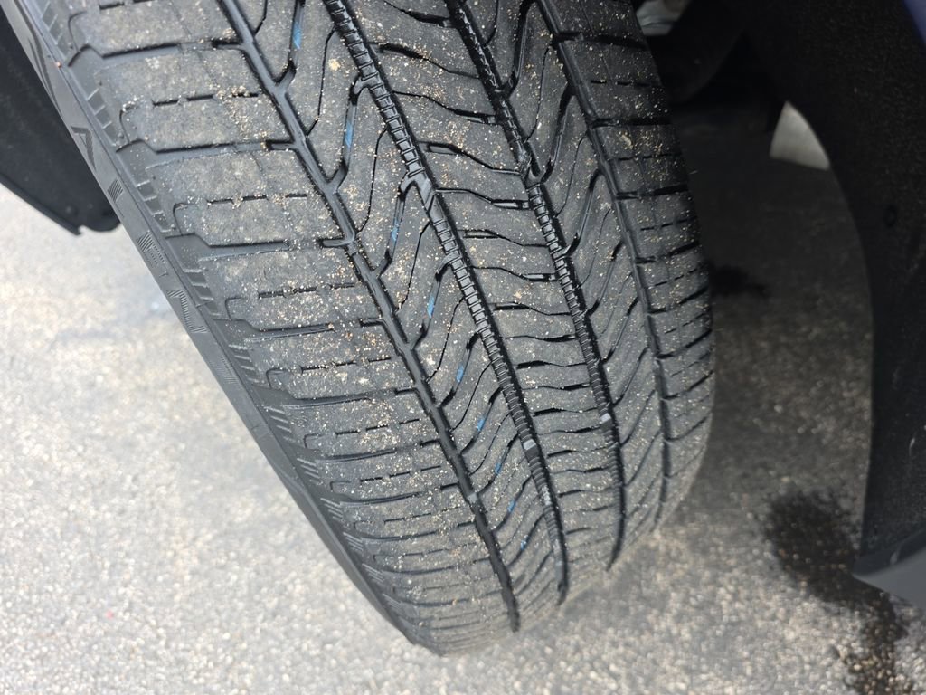 Used 2023 Chevrolet Equinox LS AWD/4WD image 24