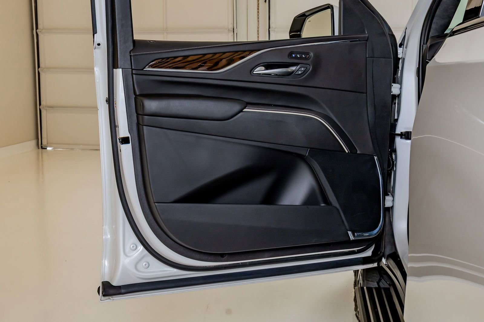 Used 2024 Cadillac Escalade Sport Platinum w/ LPO, ONYX Package AWD/4WD image 36