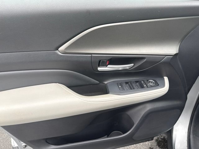 Used 2025 Toyota Grand Highlander FWD image 26