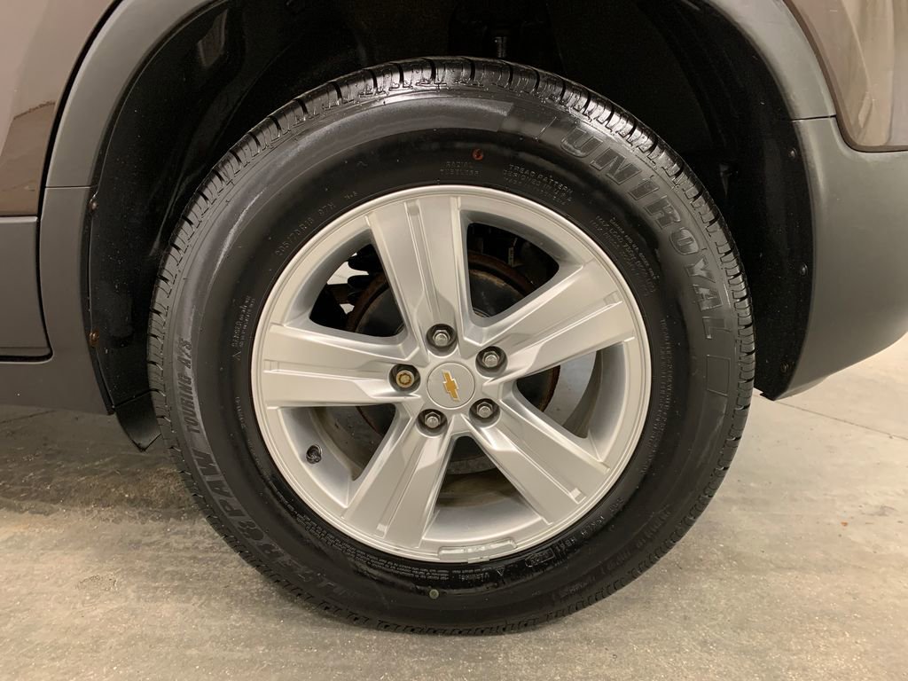 Used 2015 Chevrolet Trax LT w/ LT Sun and Sound Package image 4