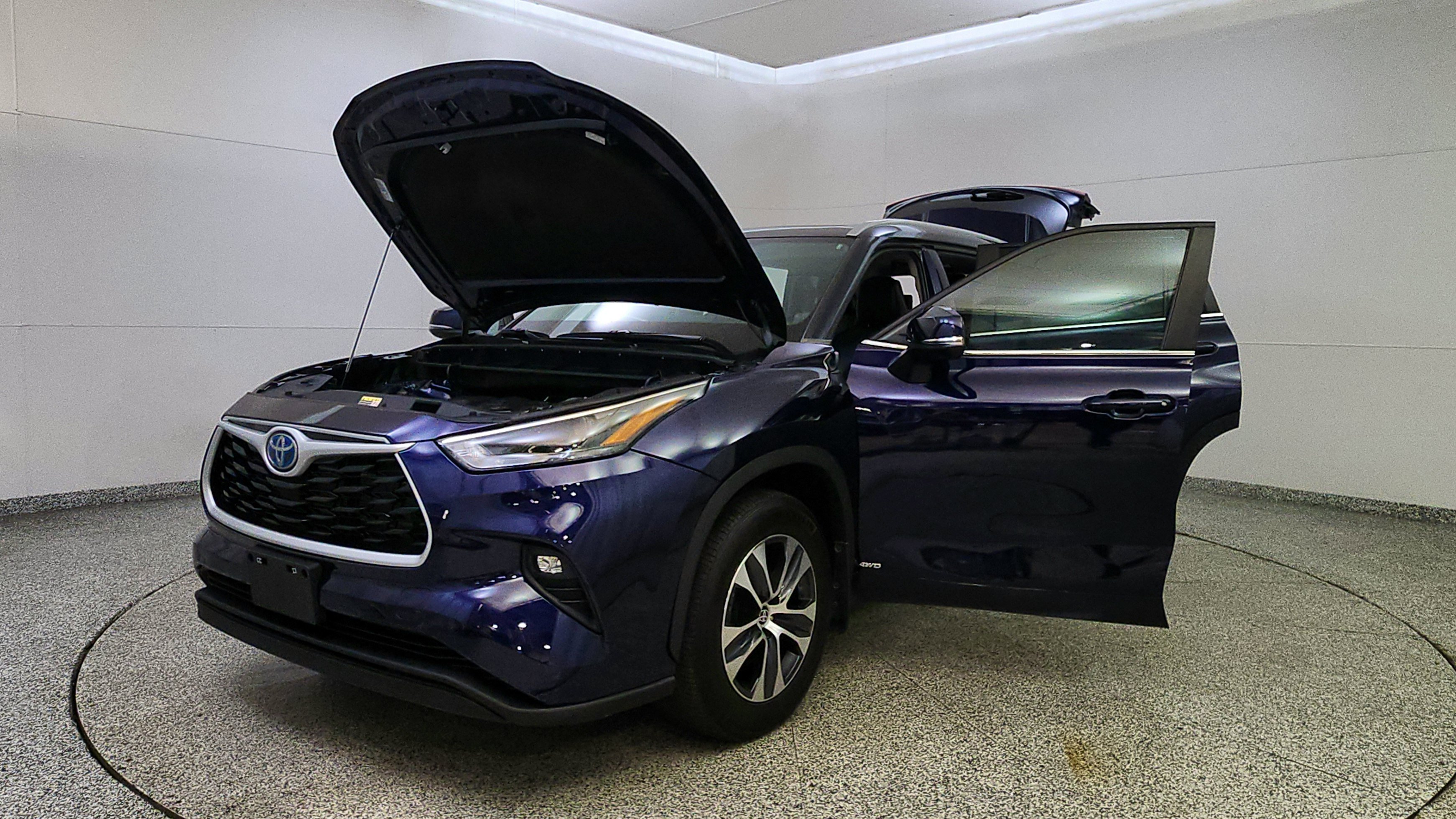 Used 2023 Toyota Highlander XLE AWD/4WD image 10