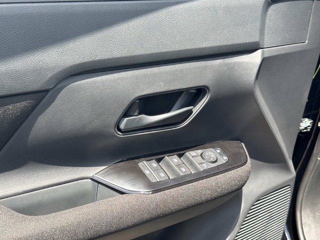 New 2026 Nissan Kicks S FWD image 19