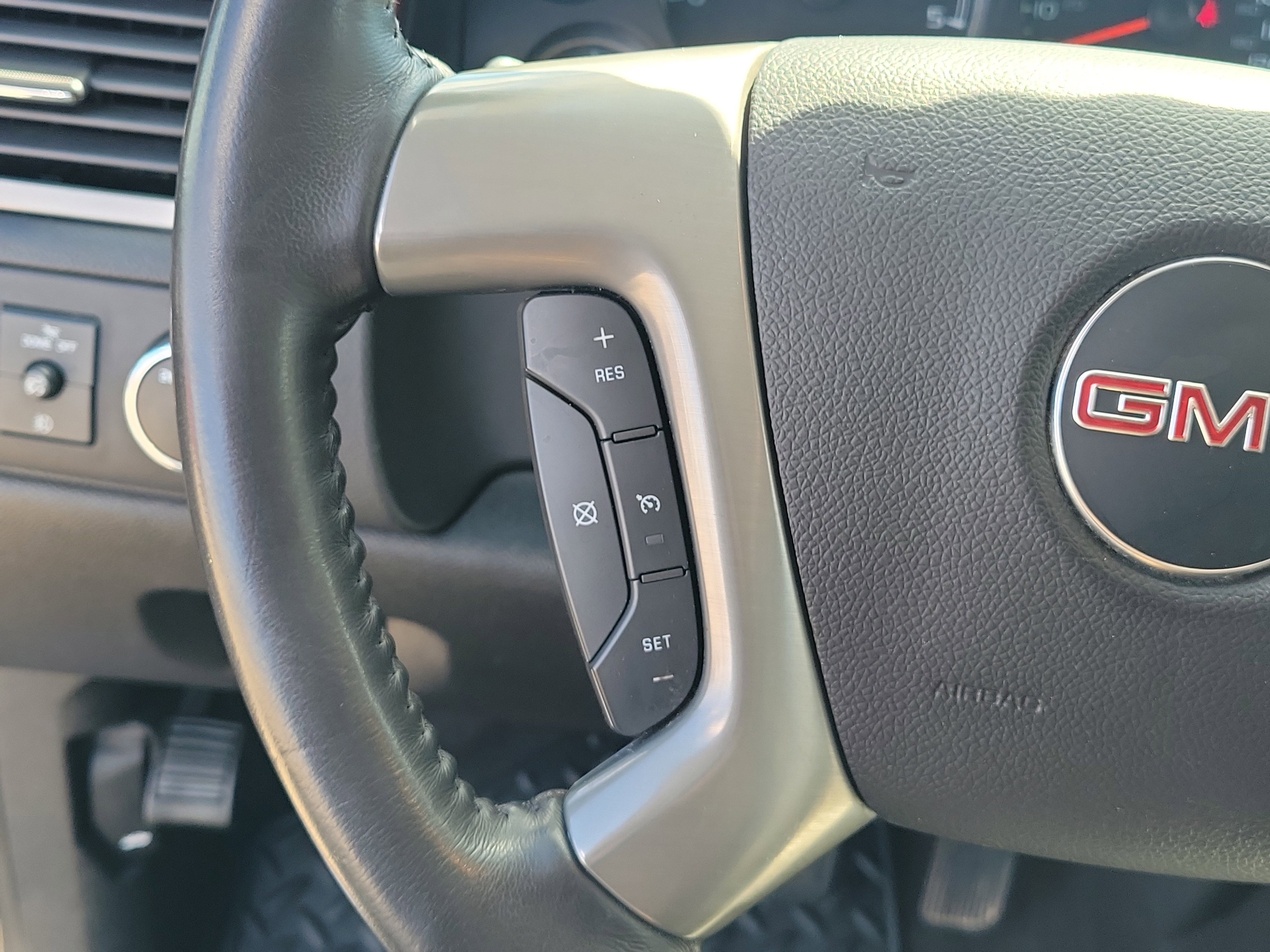 Used 2013 GMC Sierra 2500 SLT w/ SLT Convenience Package AWD/4WD image 22