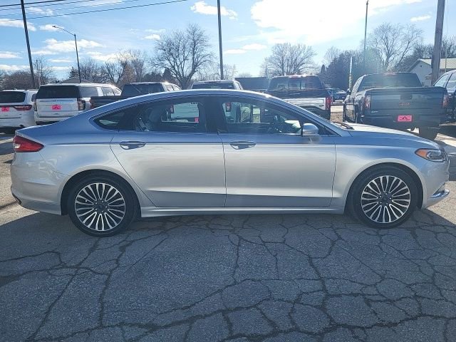 Used 2017 Ford Fusion SE w/ Equipment Group 202A image 16