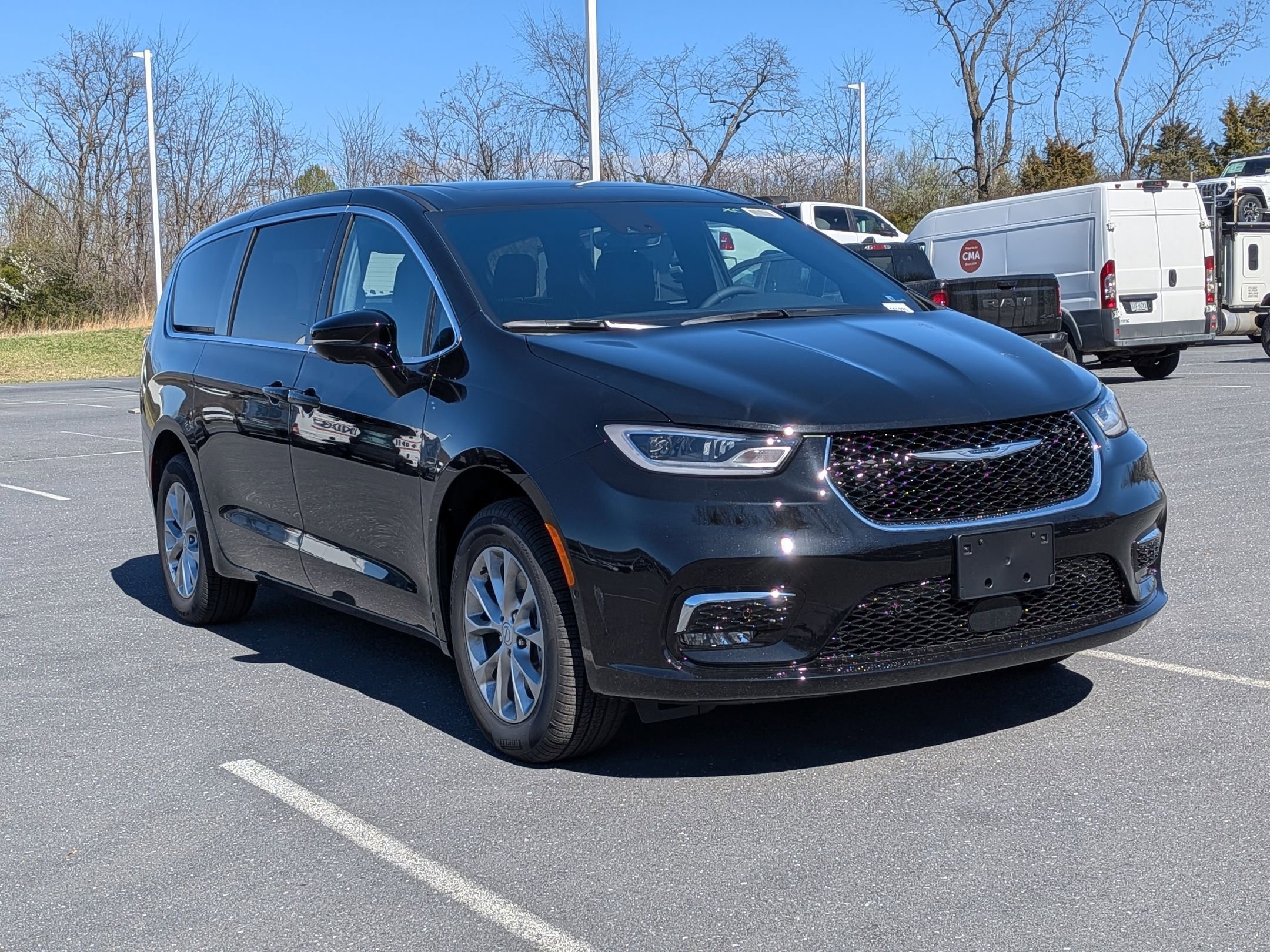 New 2026 Chrysler Pacifica Limited w/ Trailer Tow Group image 3