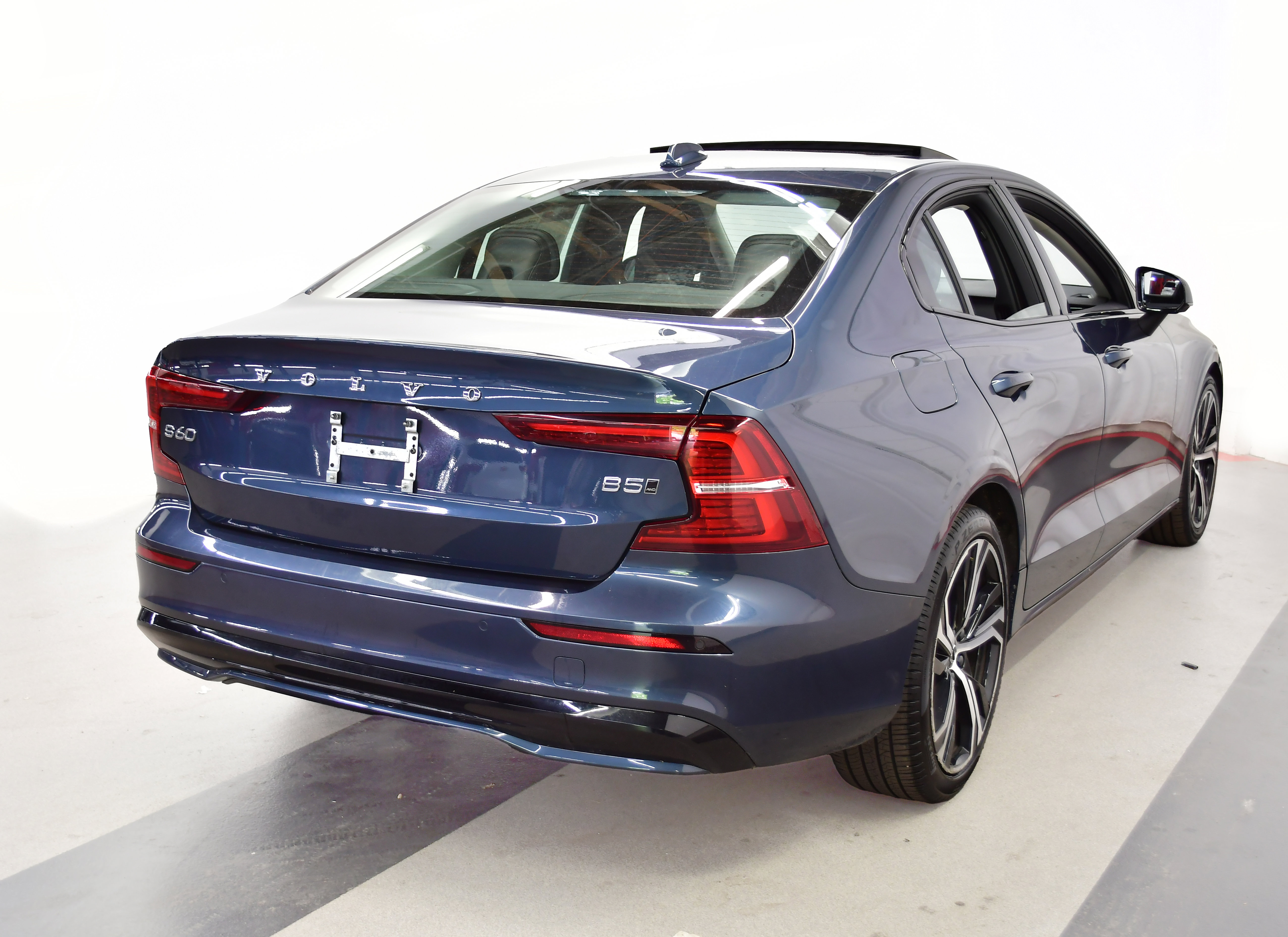 Used 2024 Volvo S60 B5 Core AWD/4WD image 5