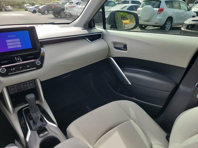 Used 2025 Toyota Corolla Cross LE image 23