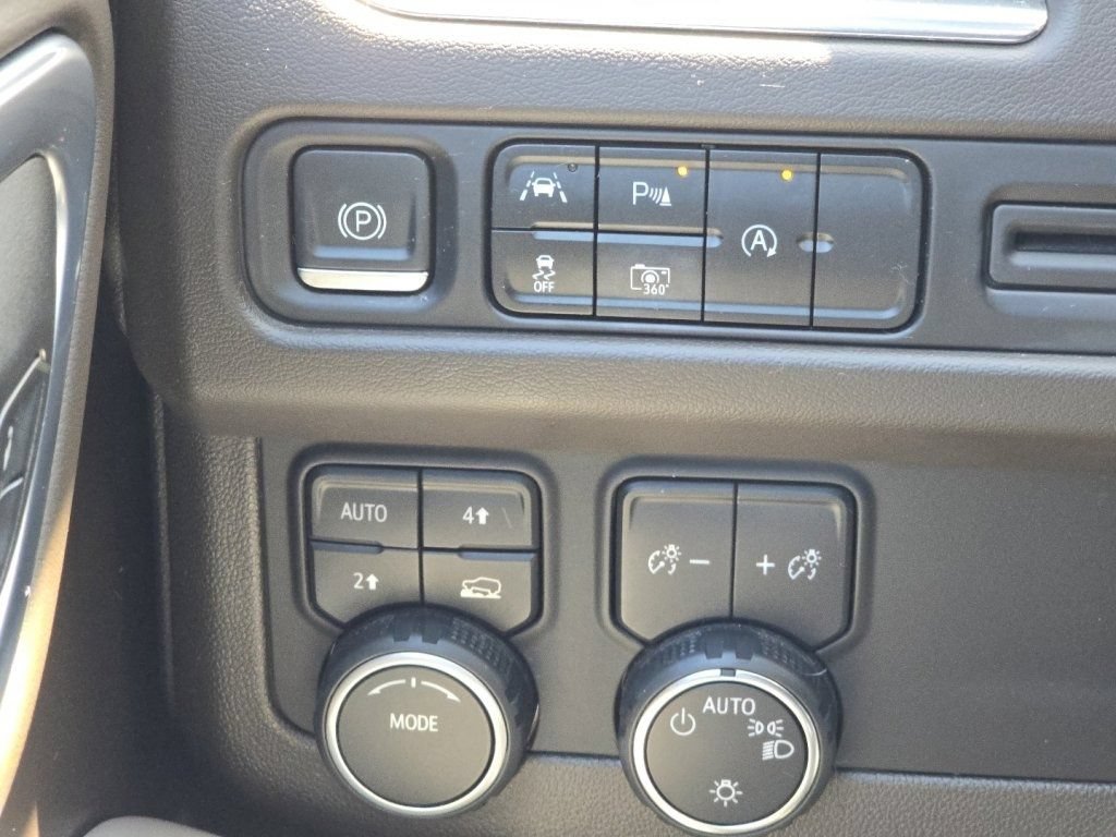 Used 2023 Chevrolet Tahoe LT w/ Luxury Package AWD/4WD image 7
