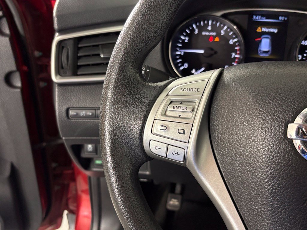 Used 2016 Nissan Rogue S FWD image 19