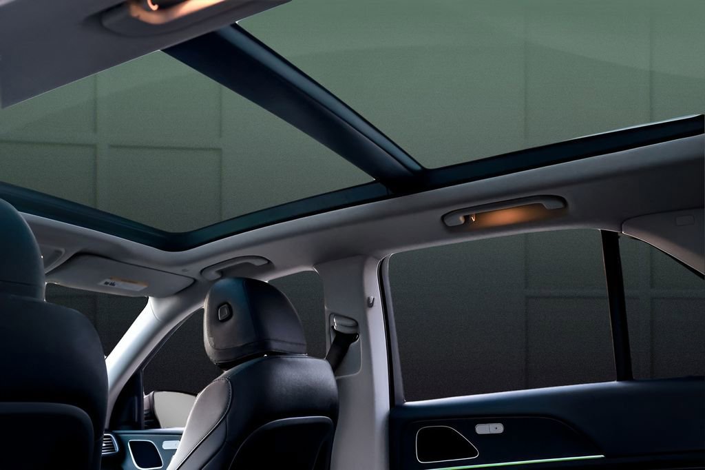 Used 2024 Mercedes-Benz GLE 450e 4MATIC w/ AMG Line Exterior image 32