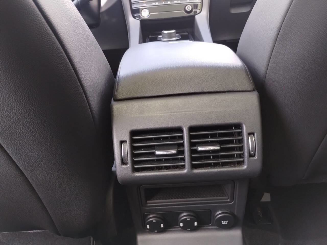 Used 2019 Jaguar F-PACE Premium AWD/4WD image 46