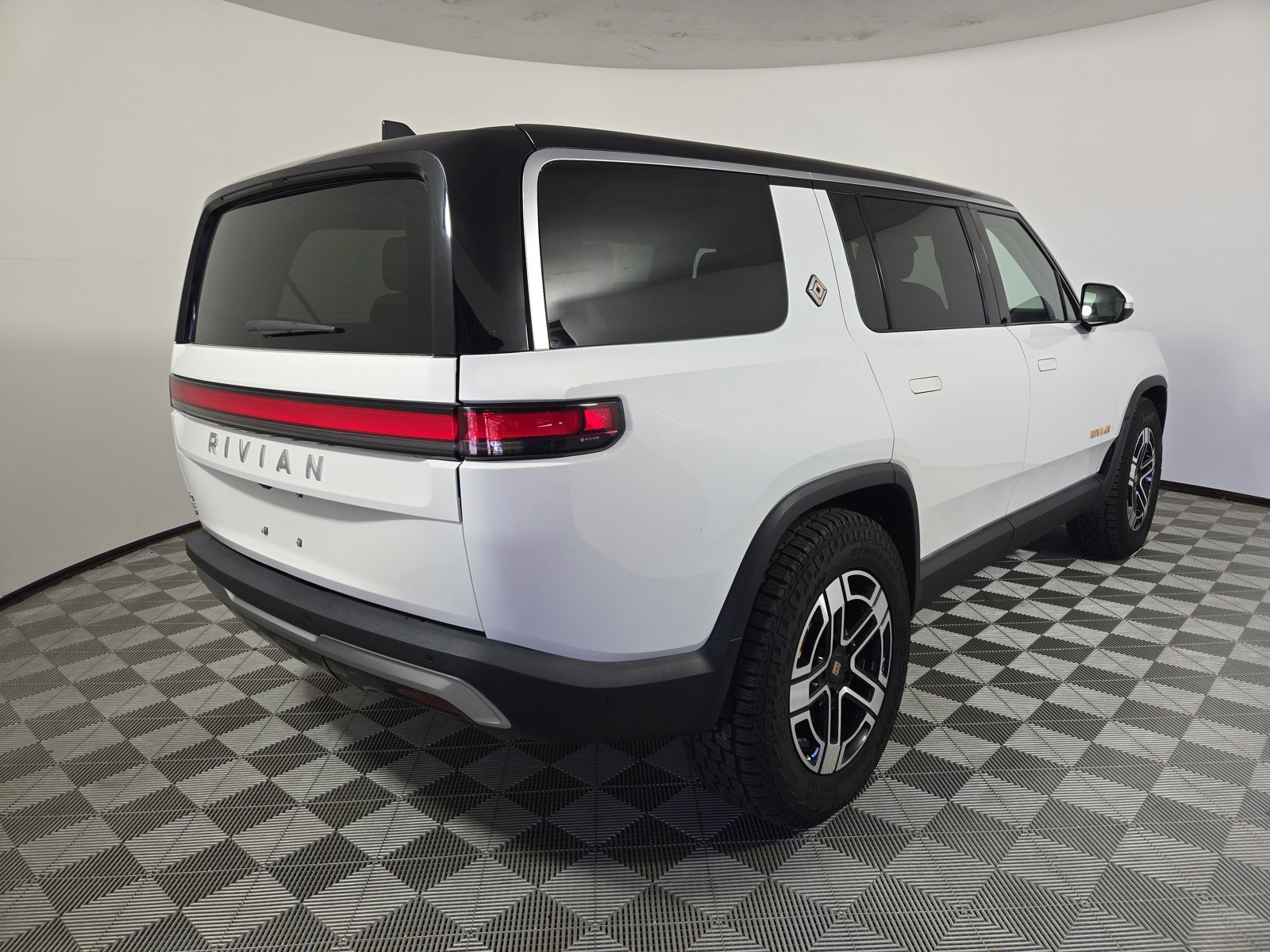 Used 2023 Rivian R1S Launch Edition AWD/4WD image 5