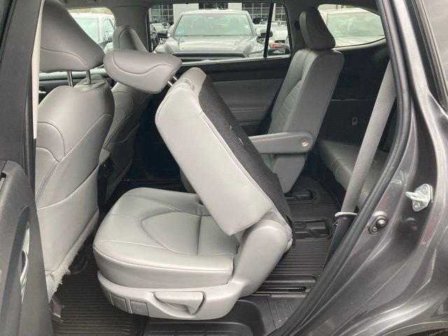 Certified 2023 Toyota Highlander XLE image 19