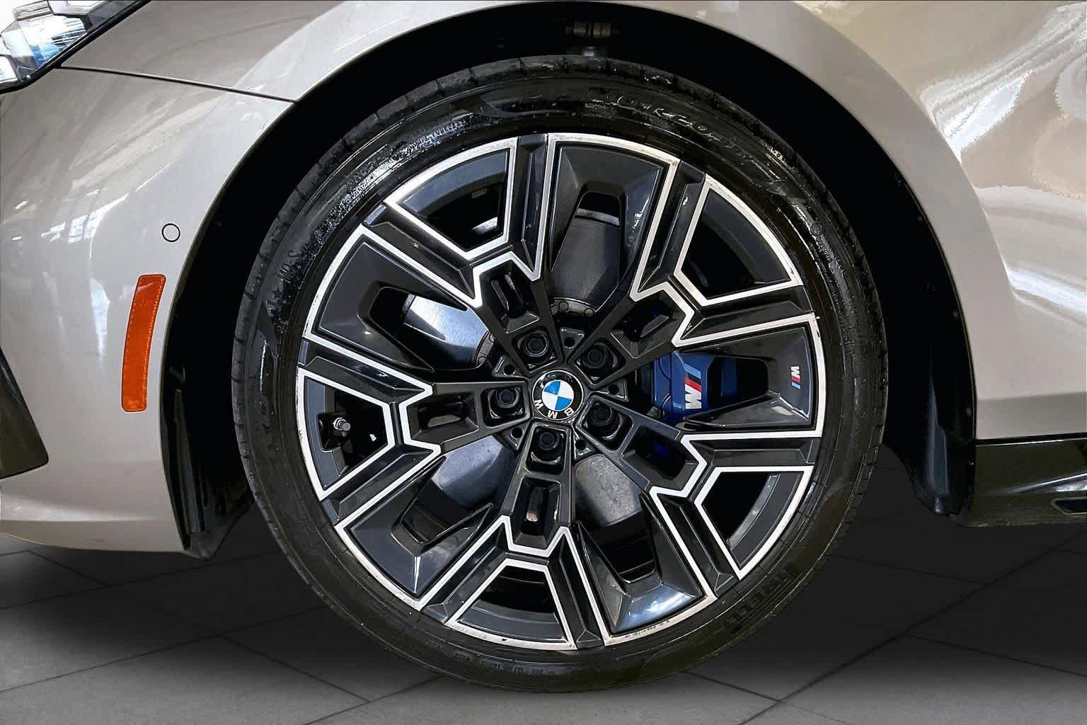 Used 2024 BMW 540i xDrive w/ Premium Package AWD/4WD image 10