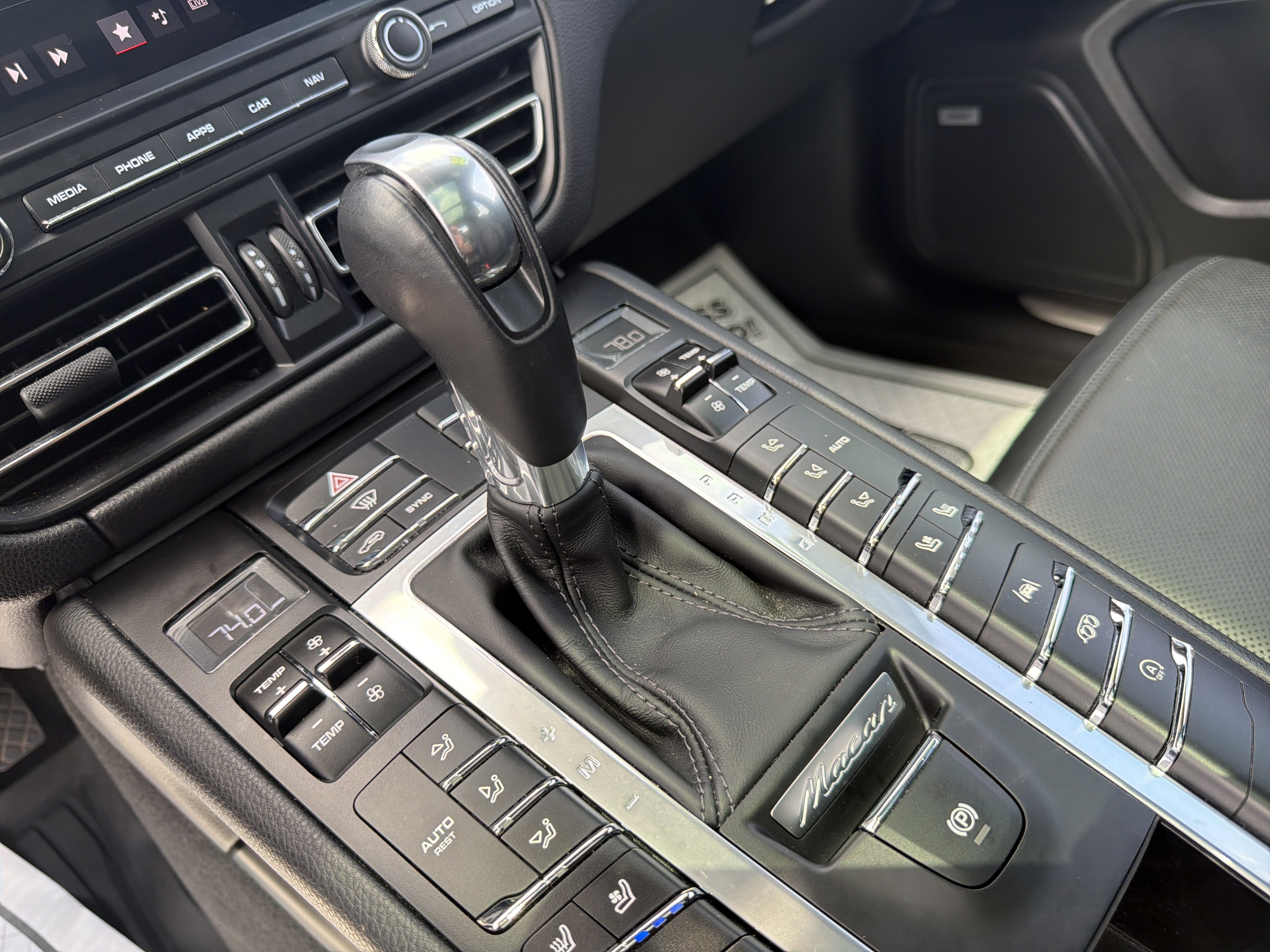 Used 2020 Porsche Macan S AWD/4WD image 23