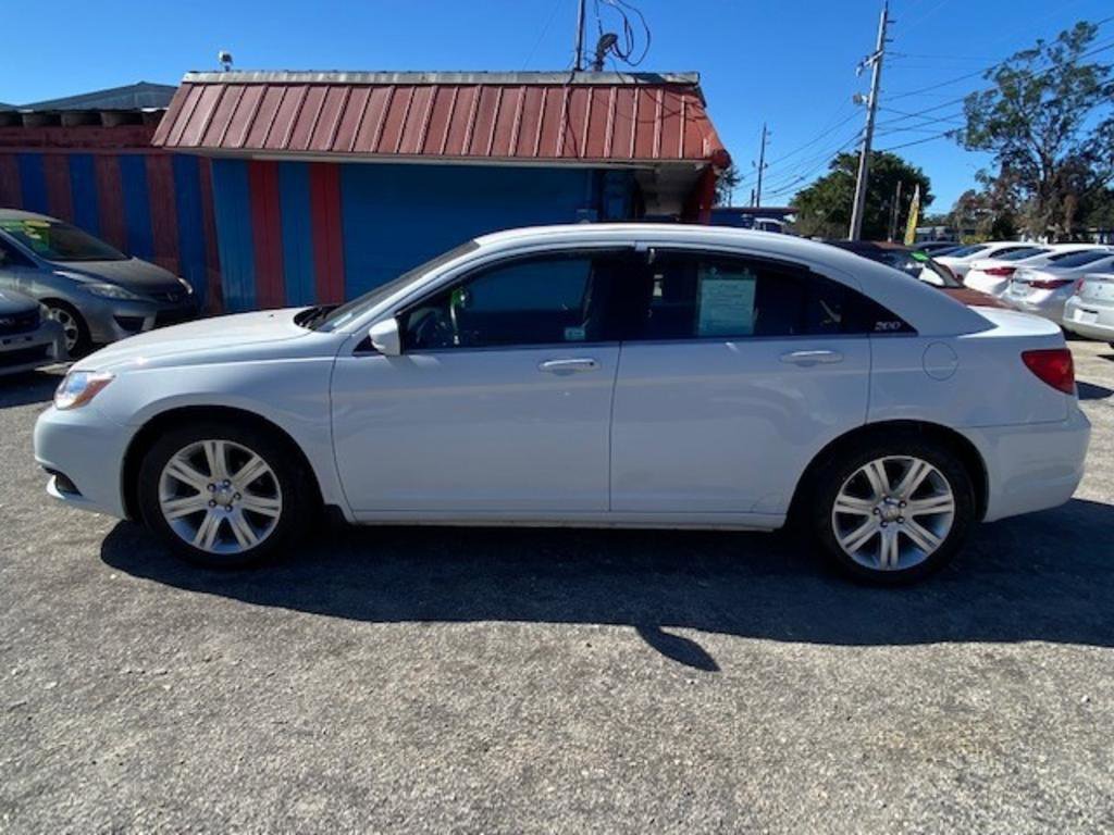 Used 2013 Chrysler 200 Touring image 3