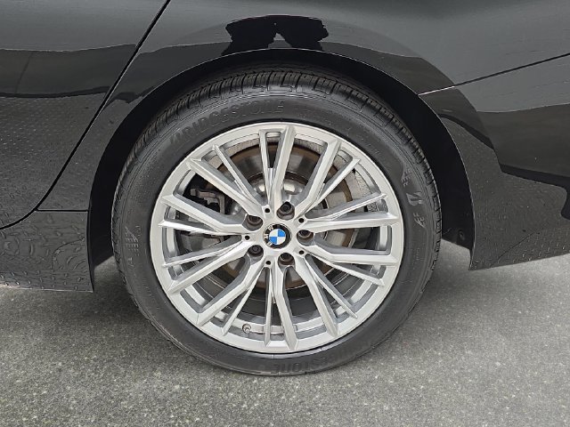 Certified 2024 BMW 330i xDrive Sedan w/ Convenience Package AWD/4WD image 28