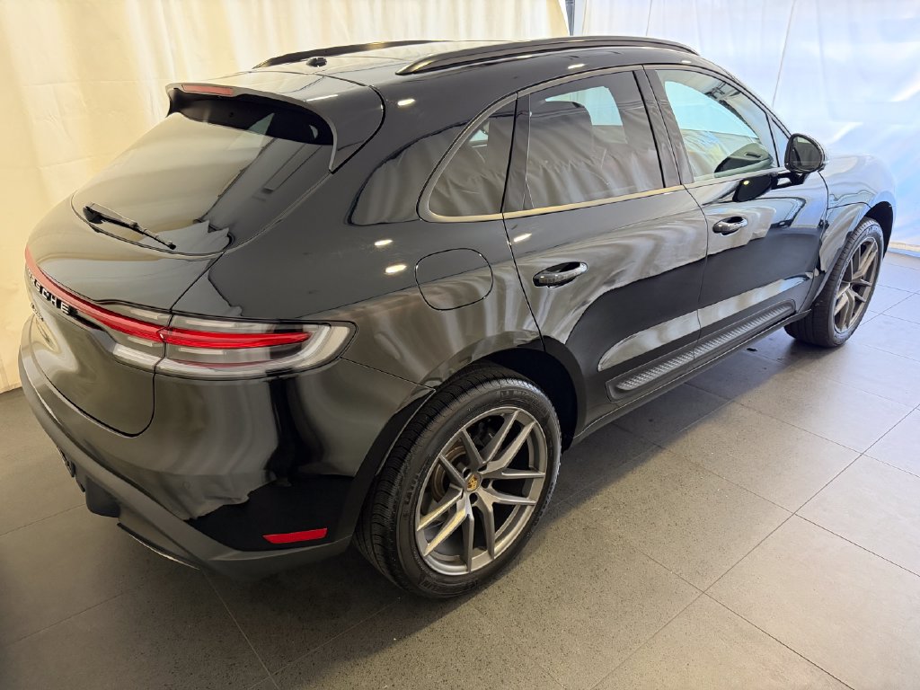 Certified 2026 Porsche Macan AWD/4WD image 9