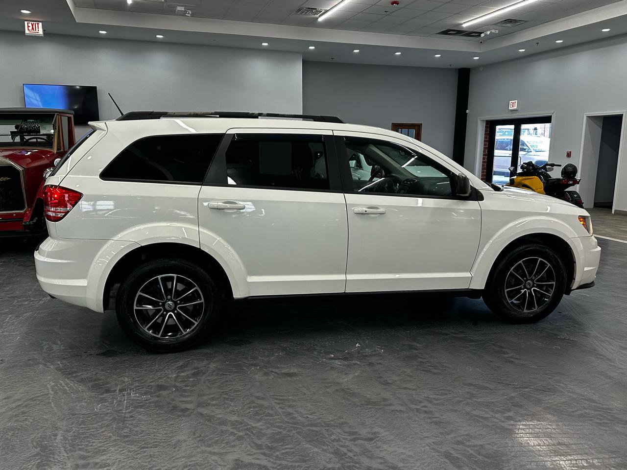 Used 2018 Dodge Journey SE w/ Connectivity Group image 4