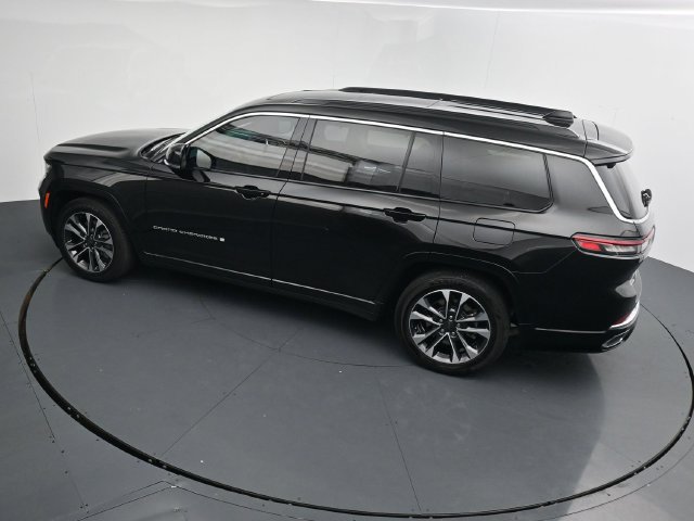 Used 2025 Jeep Grand Cherokee L Overland w/ Luxury Tech Group IV AWD/4WD image 29