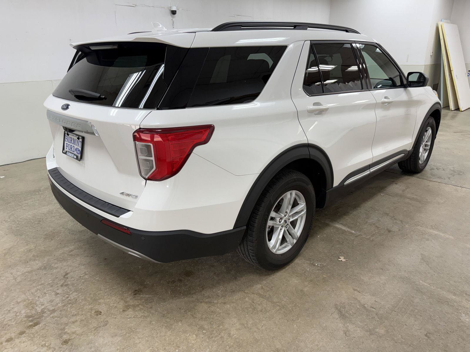 Used 2024 Ford Explorer XLT w/ Equipment Group 202A AWD/4WD image 7