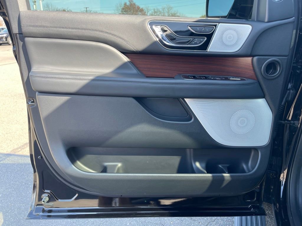 Used 2022 Lincoln Navigator Reserve image 20