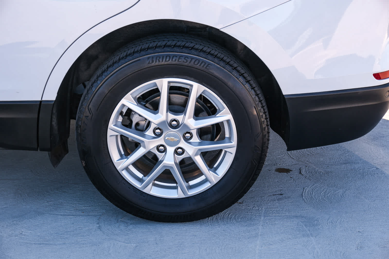 Used 2024 Chevrolet Equinox LT AWD/4WD image 9