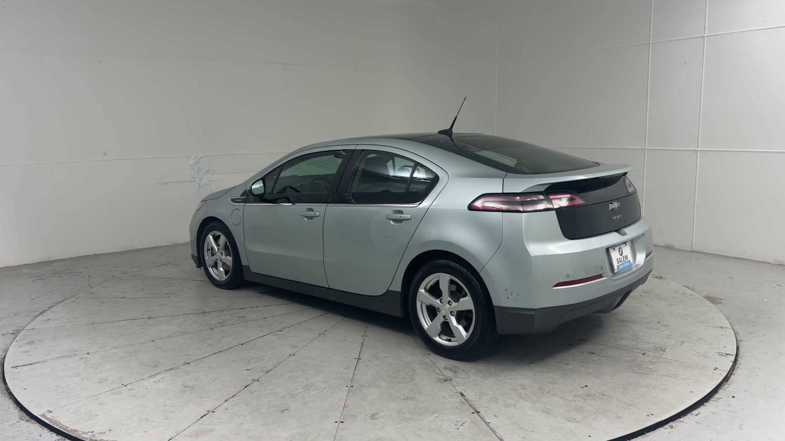 Used 2012 Chevrolet Volt Premium w/ Premium Trim Package FWD image 4