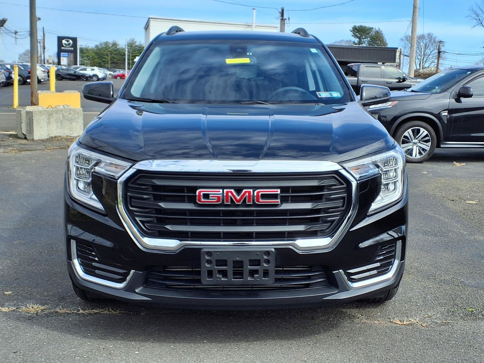 Used 2024 GMC Terrain SLE w/ Driver Convenience Package FWD image 9