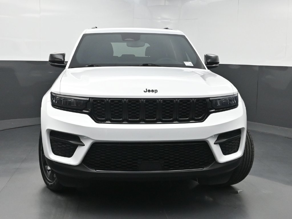 Used 2023 Jeep Grand Cherokee Altitude RWD image 41