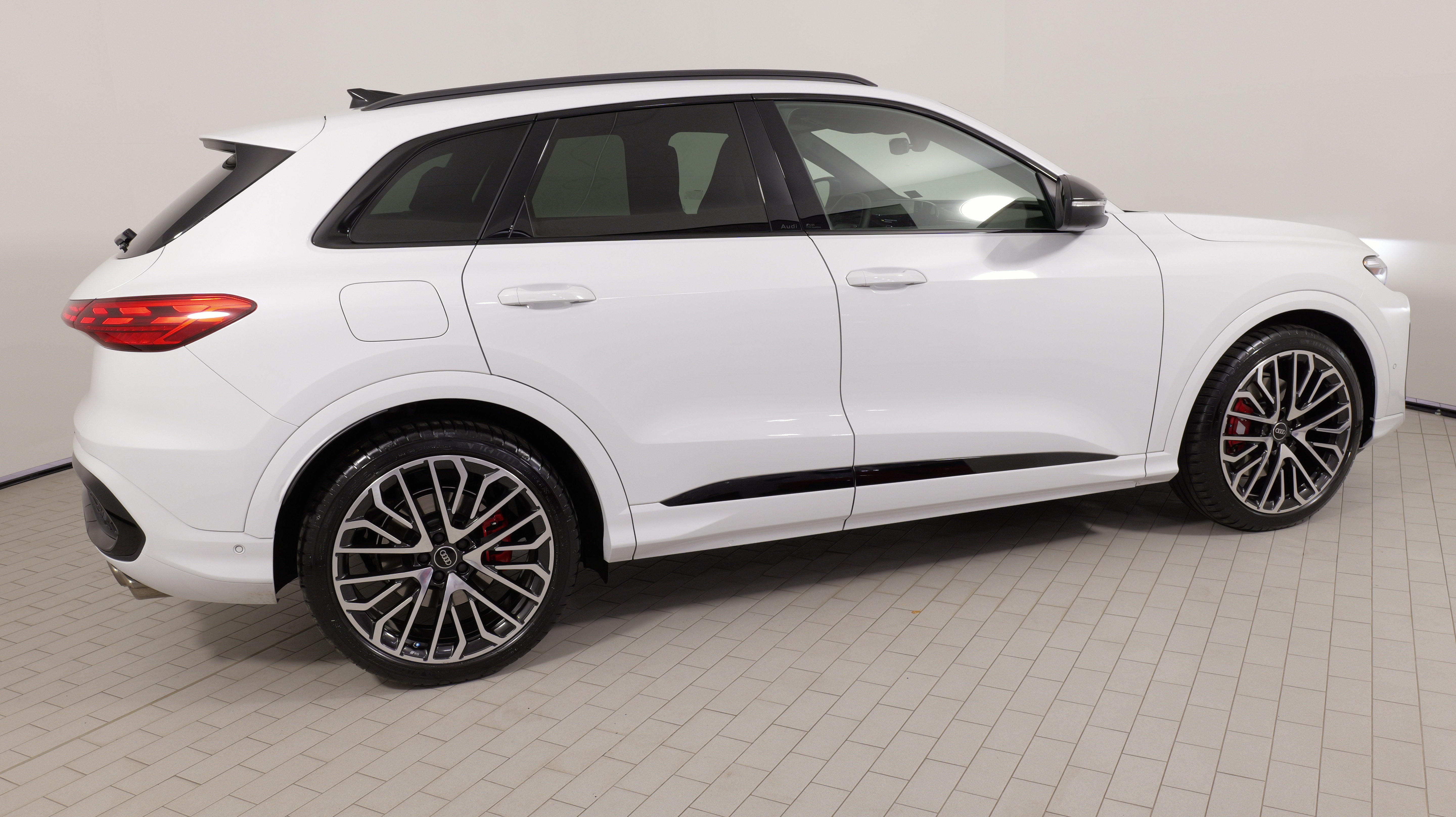 Used 2025 Audi SQ5 Premium Plus AWD/4WD image 10