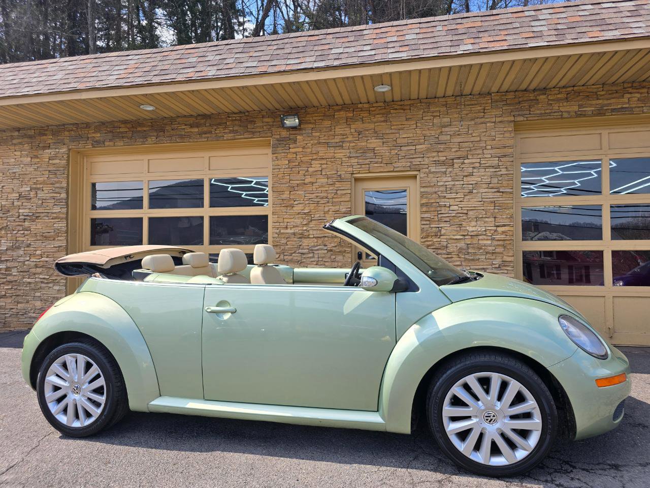 Used 2008 Volkswagen Beetle SE image 18