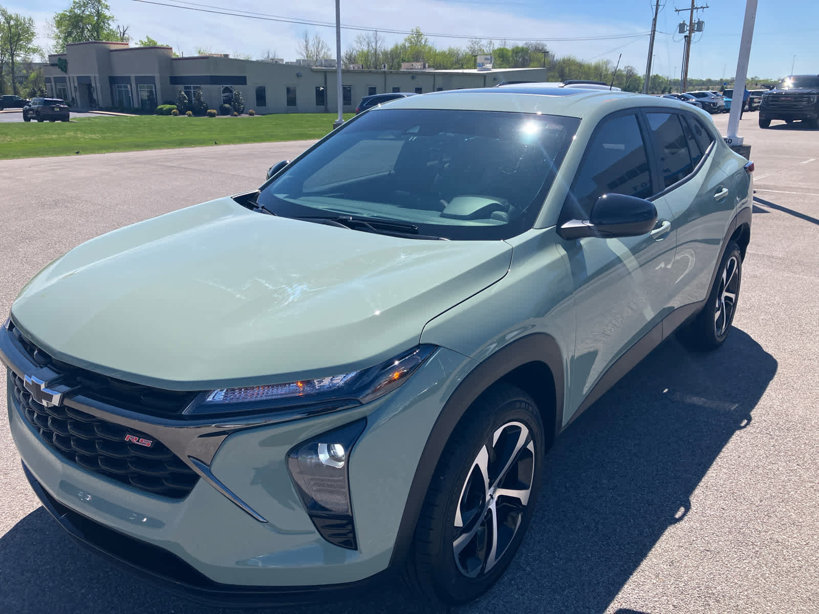Used 2024 Chevrolet Trax RS w/ Sunroof Package image 3