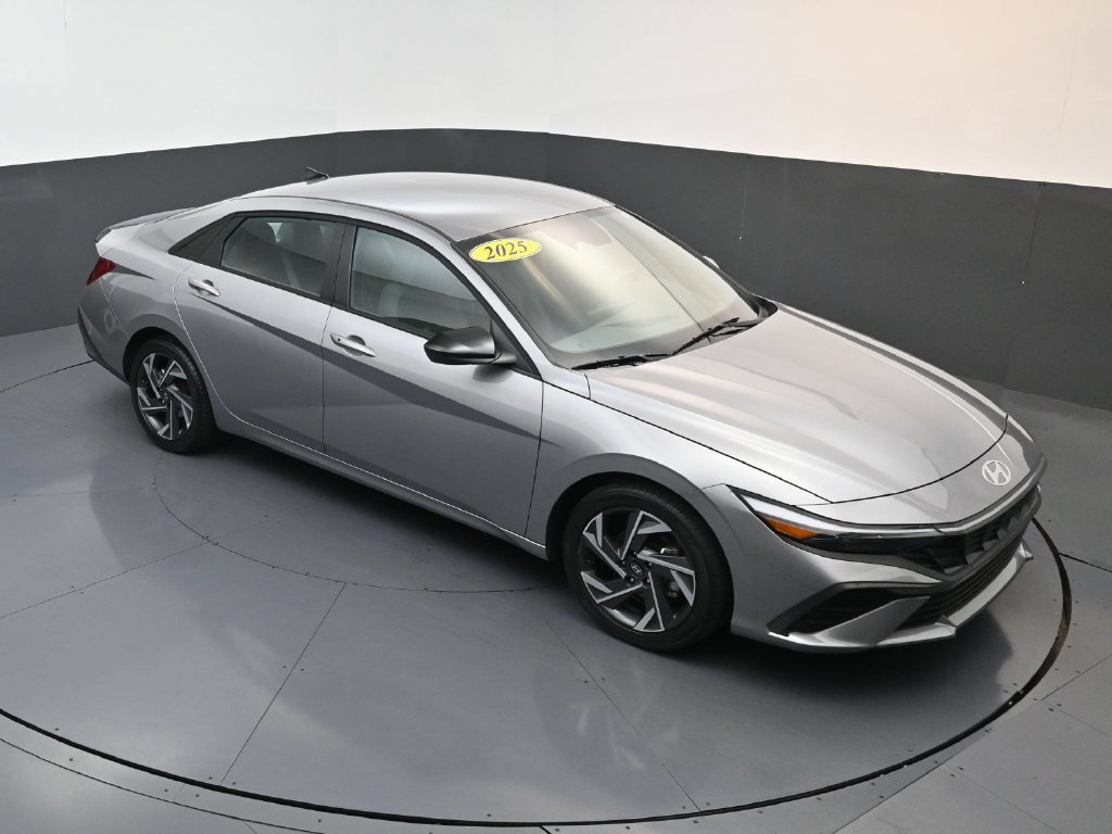 Used 2025 Hyundai Elantra Sport FWD image 15