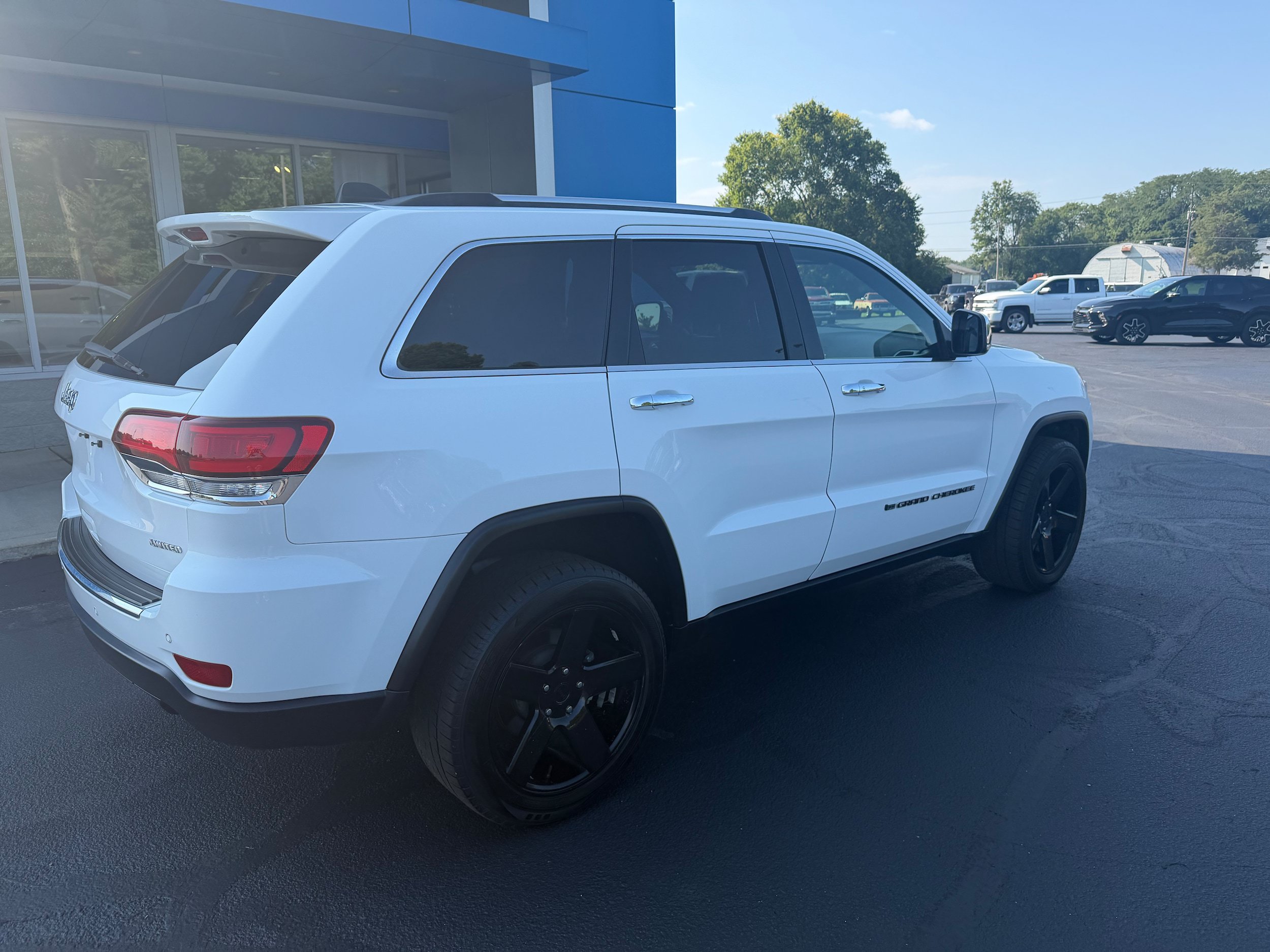 Used 2022 Jeep Grand Cherokee Limited AWD/4WD image 2