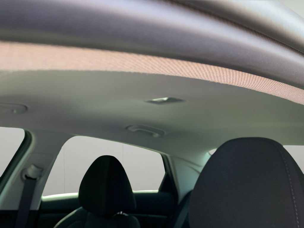 Certified 2026 Hyundai Elantra SE FWD image 32