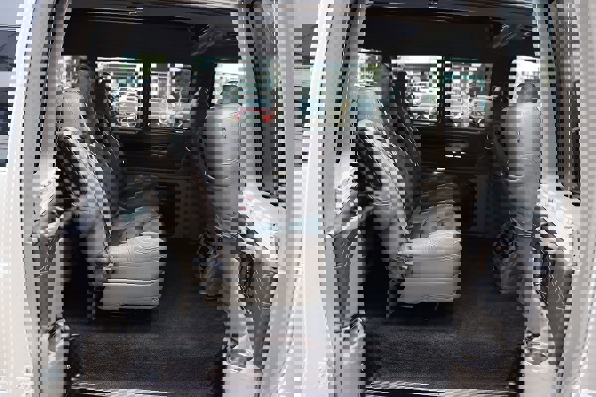 Used 2020 GMC Savana 2500 Extended w/ Enhanced Convenience Package image 38