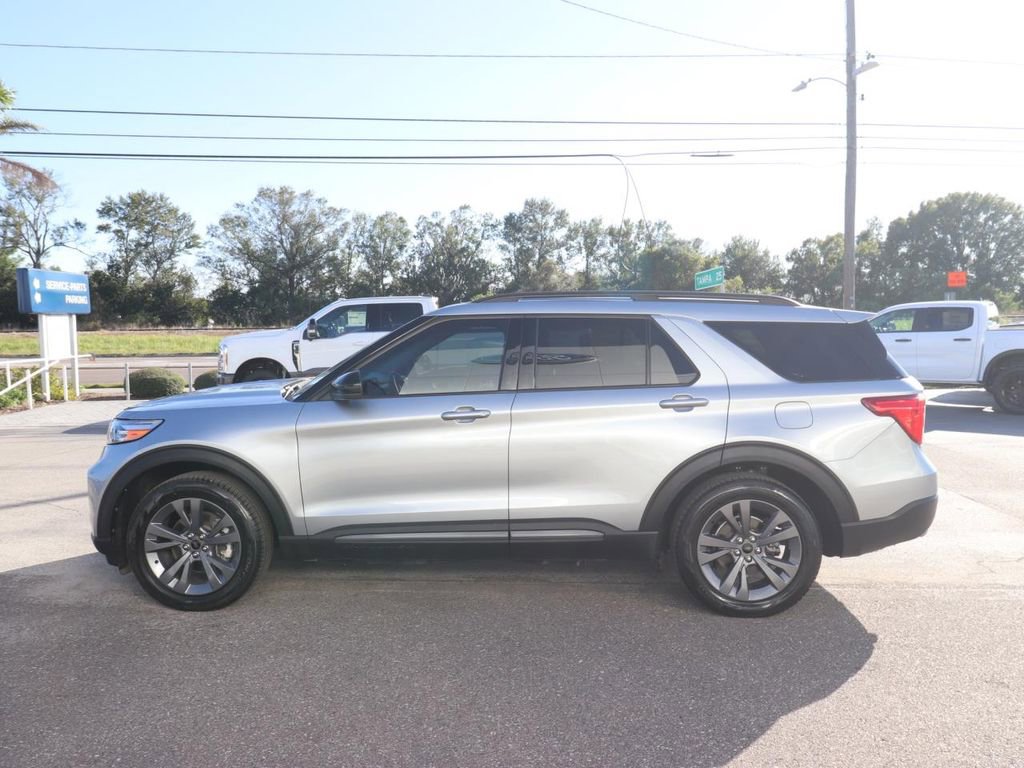 Used 2022 Ford Explorer XLT w/ Equipment Group 202A RWD image 5