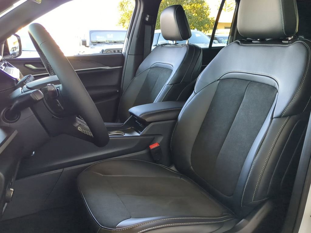 New 2026 Jeep Grand Cherokee Altitude AWD/4WD image 6