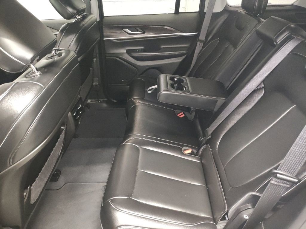 Used 2023 Jeep Grand Cherokee Limited image 26