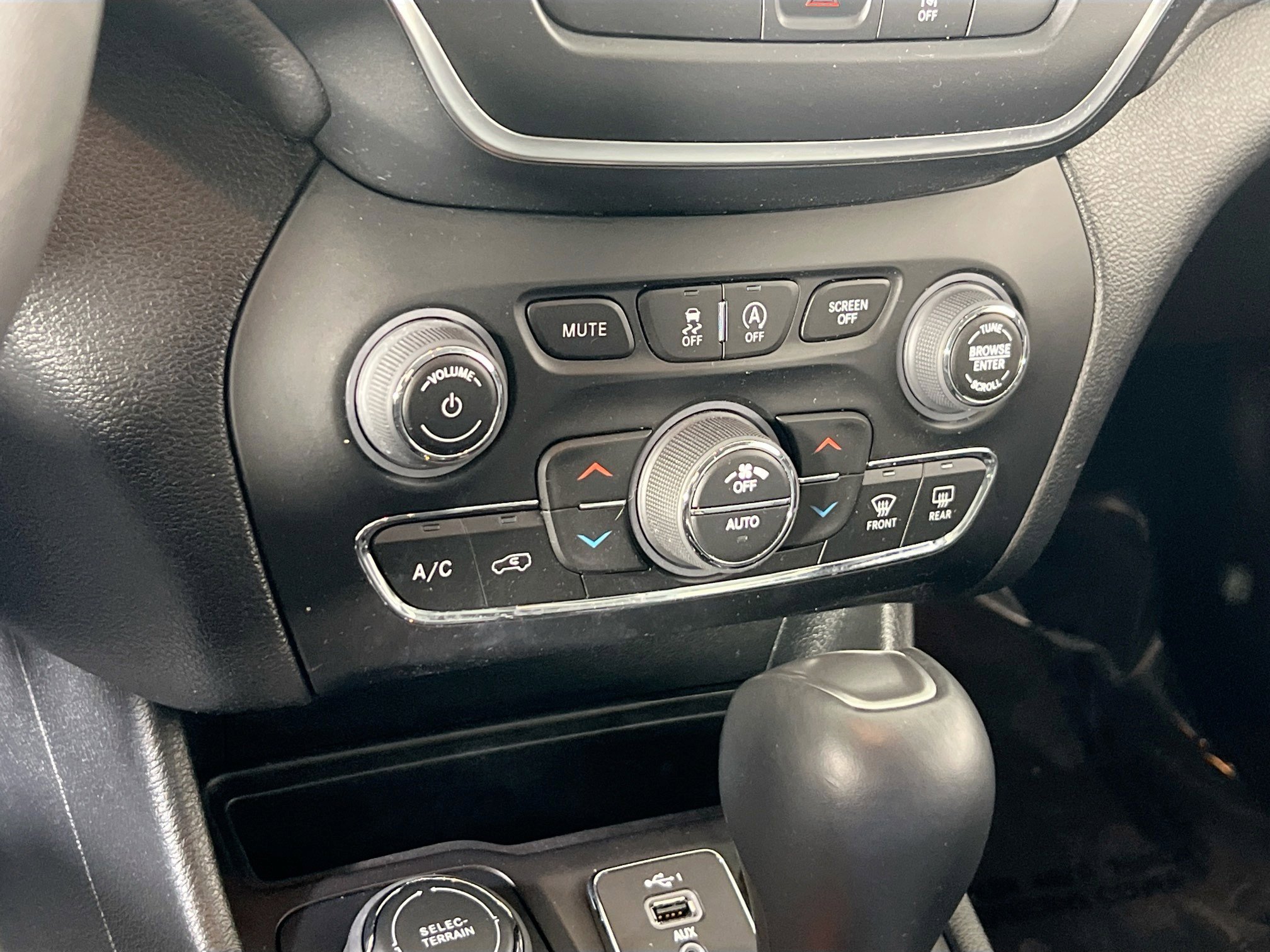 Used 2022 Jeep Cherokee Latitude Lux AWD/4WD image 15