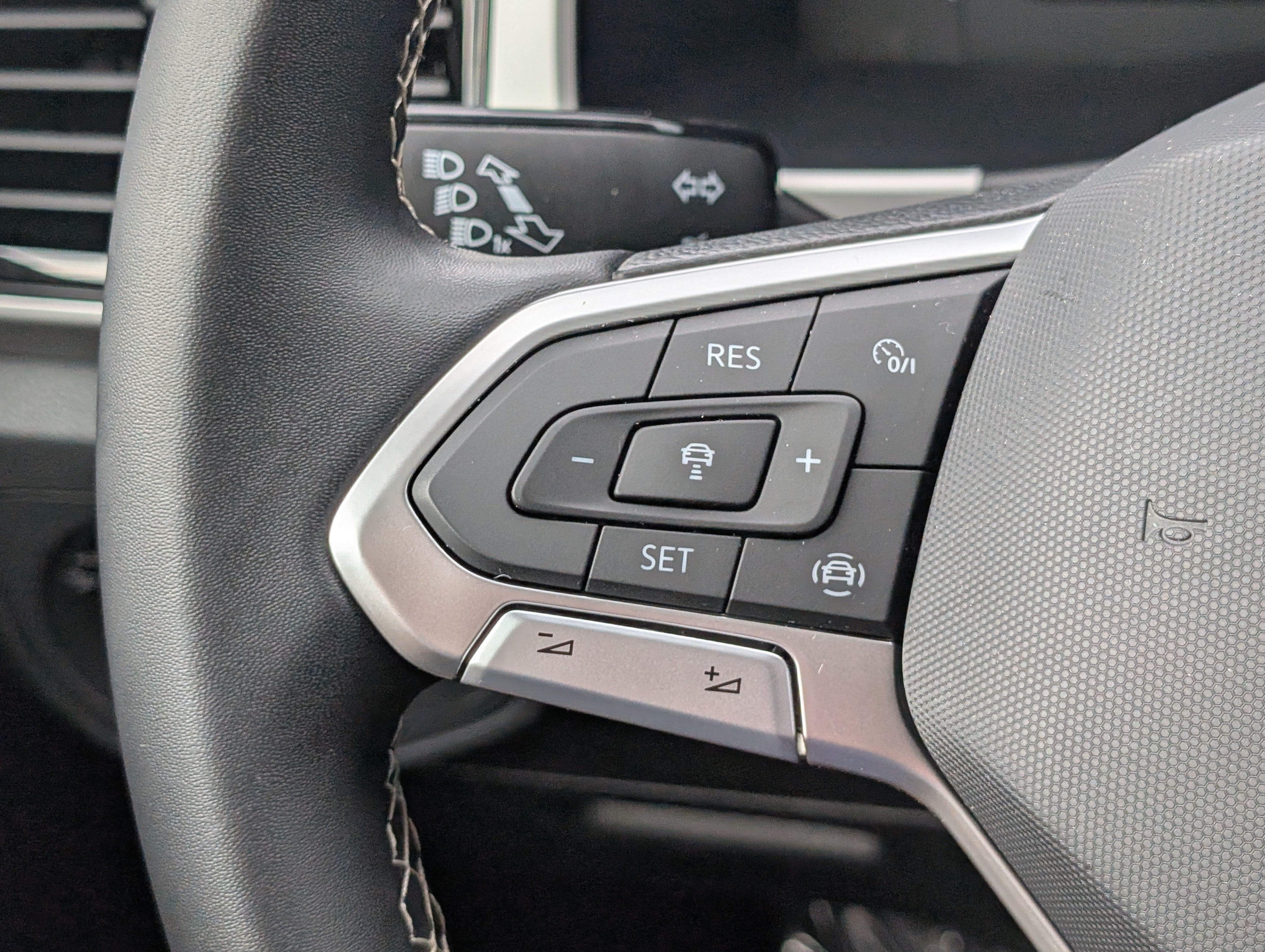 Used 2023 Volkswagen Atlas SE w/ Panoramic Sunroof Package AWD/4WD image 24