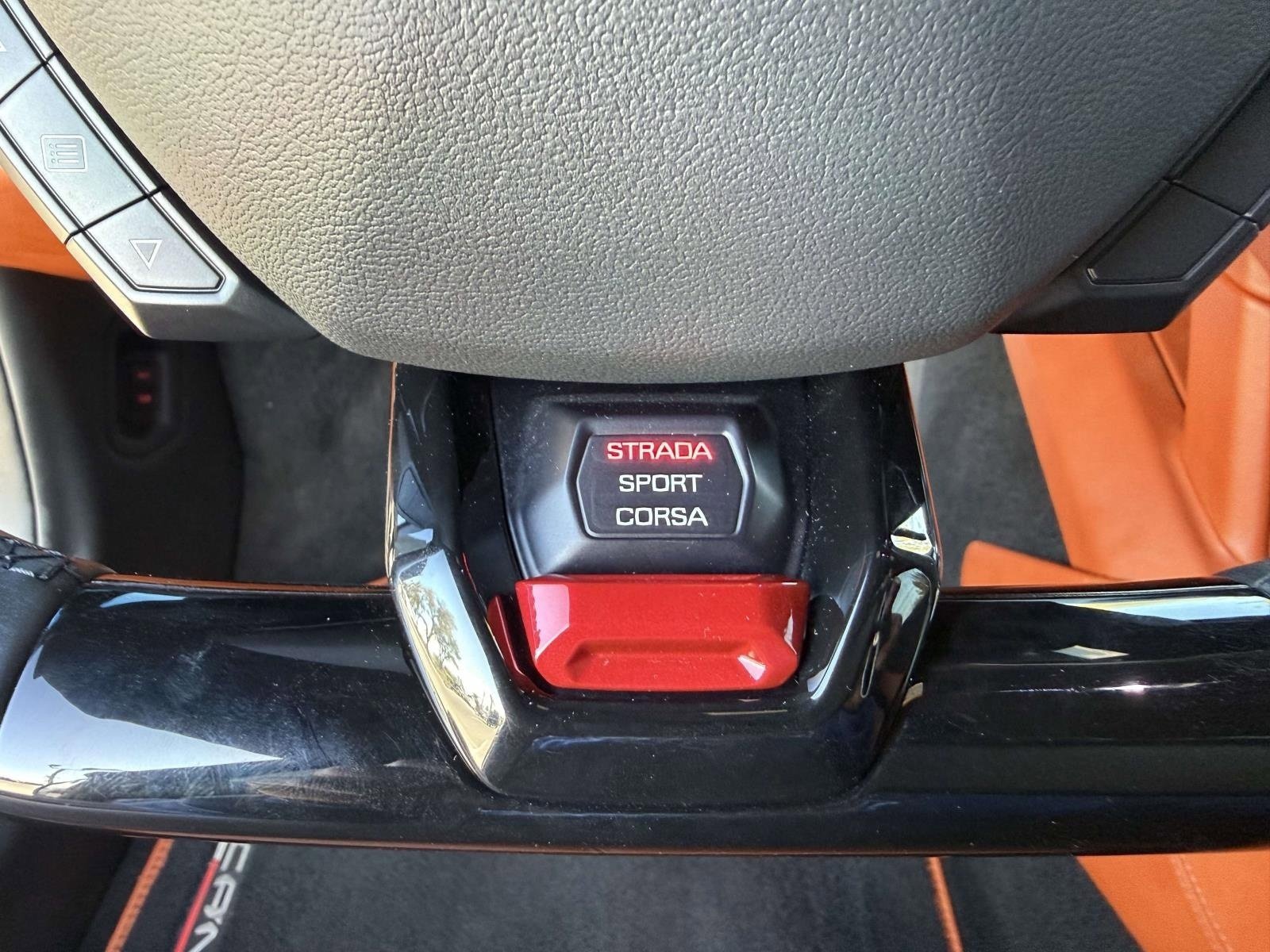 Used 2018 Lamborghini Huracan LP 610-4 AWD/4WD image 36