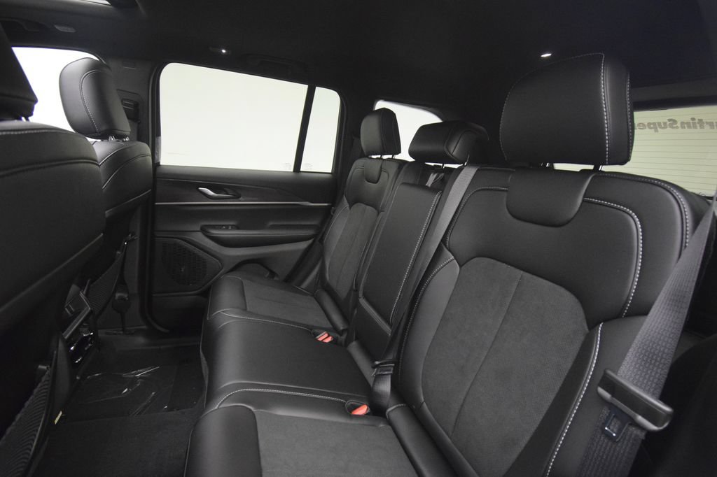New 2027 Jeep Grand Cherokee Altitude AWD/4WD image 36